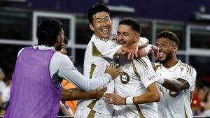 Son Heung-Min et Mathieur Choinière lors du match LAFC visite FC Dallas de la MLS